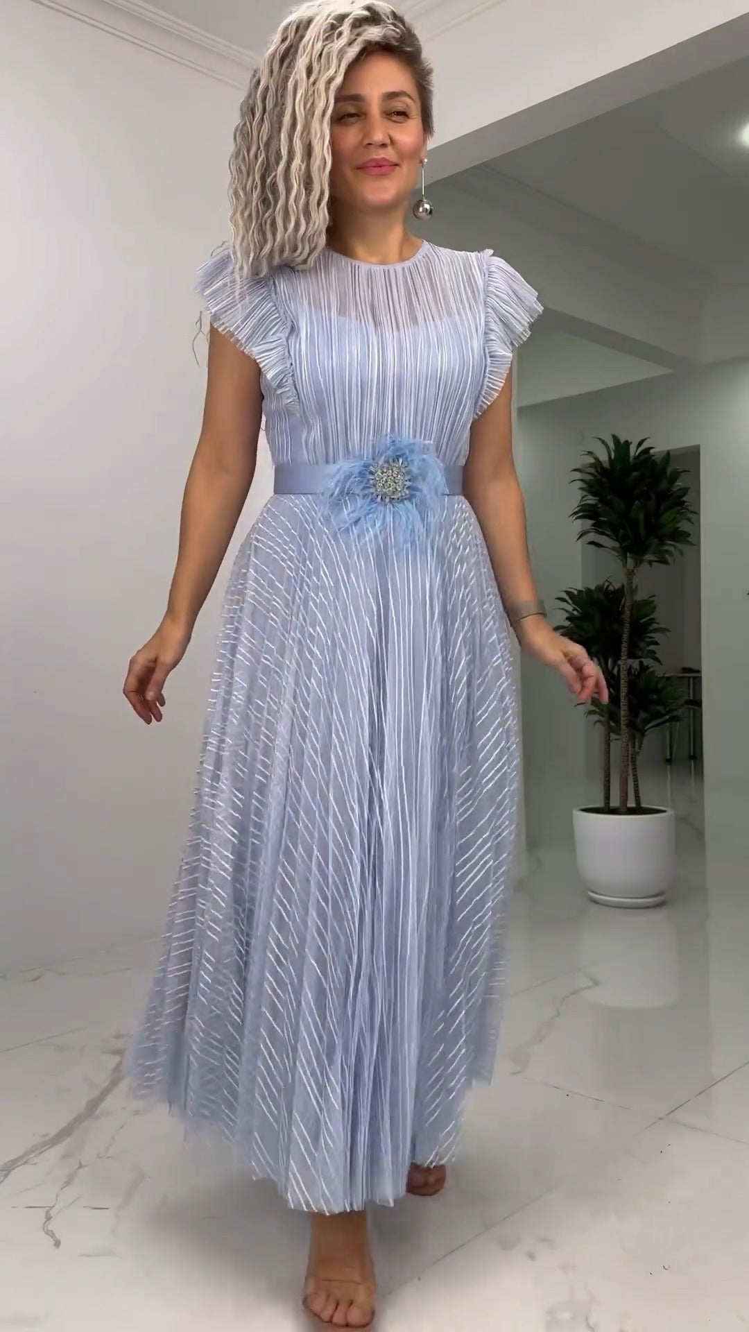 DUNIA - VESTIDO LARGO PLISADO CON CINTURÓN