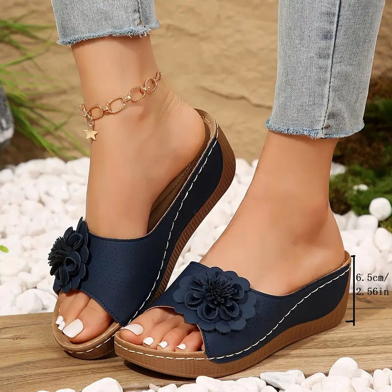 DELFINA - SANDALIAS DE CUÑA CON FLOR