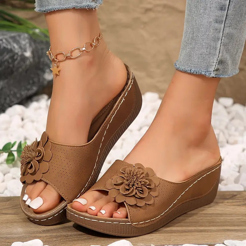 DELFINA - SANDALIAS DE CUÑA CON FLOR