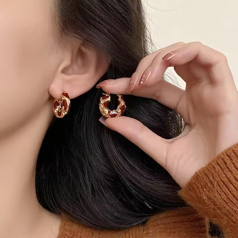 ABRIL - PENDIENTES DORADOS ELEGANTES