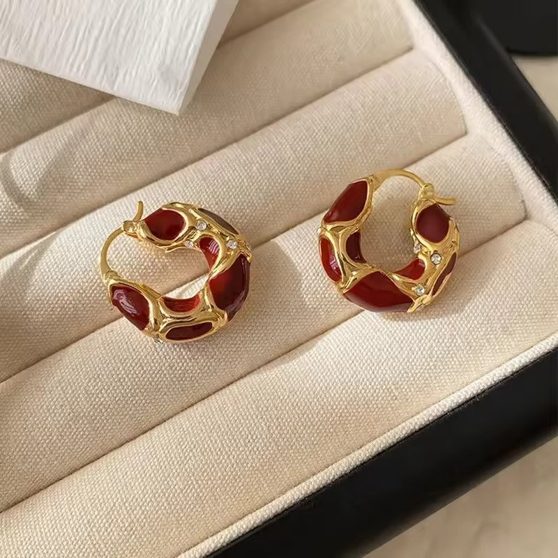 ABRIL - PENDIENTES DORADOS ELEGANTES