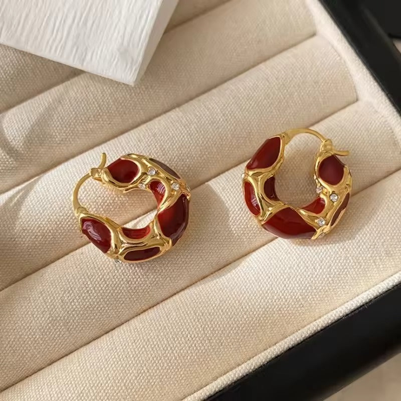 ABRIL - PENDIENTES DORADOS ELEGANTES