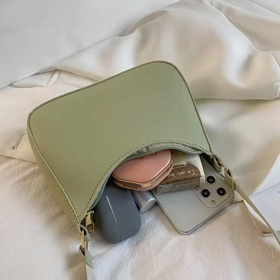 BELÉN - CARTERA DE CUERO CON CORREA AJUSTABLE