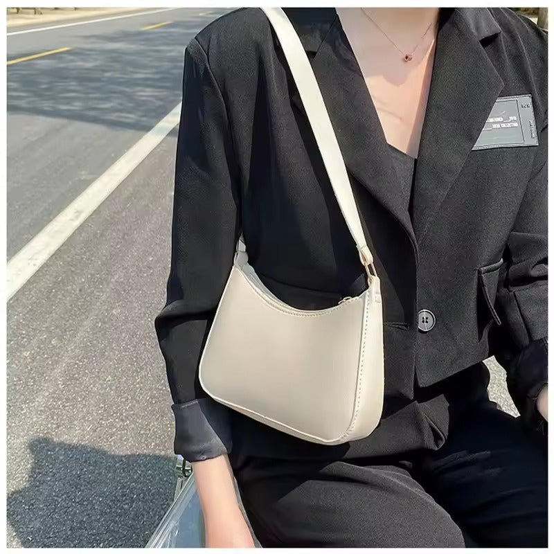 BELÉN - CARTERA DE CUERO CON CORREA AJUSTABLE