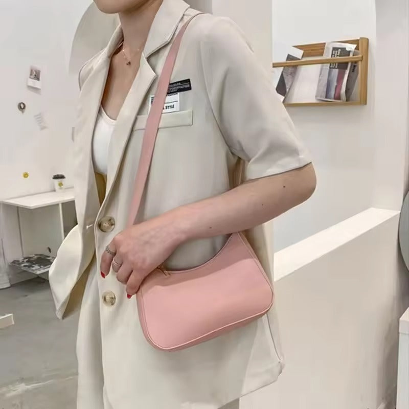 BELÉN - CARTERA DE CUERO CON CORREA AJUSTABLE